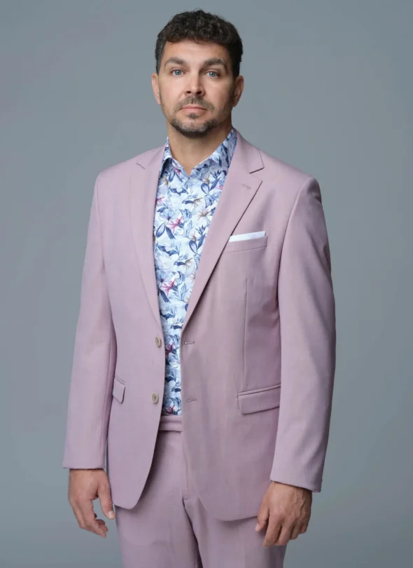 Pánsky oblek v tlmenej ružovej farbe