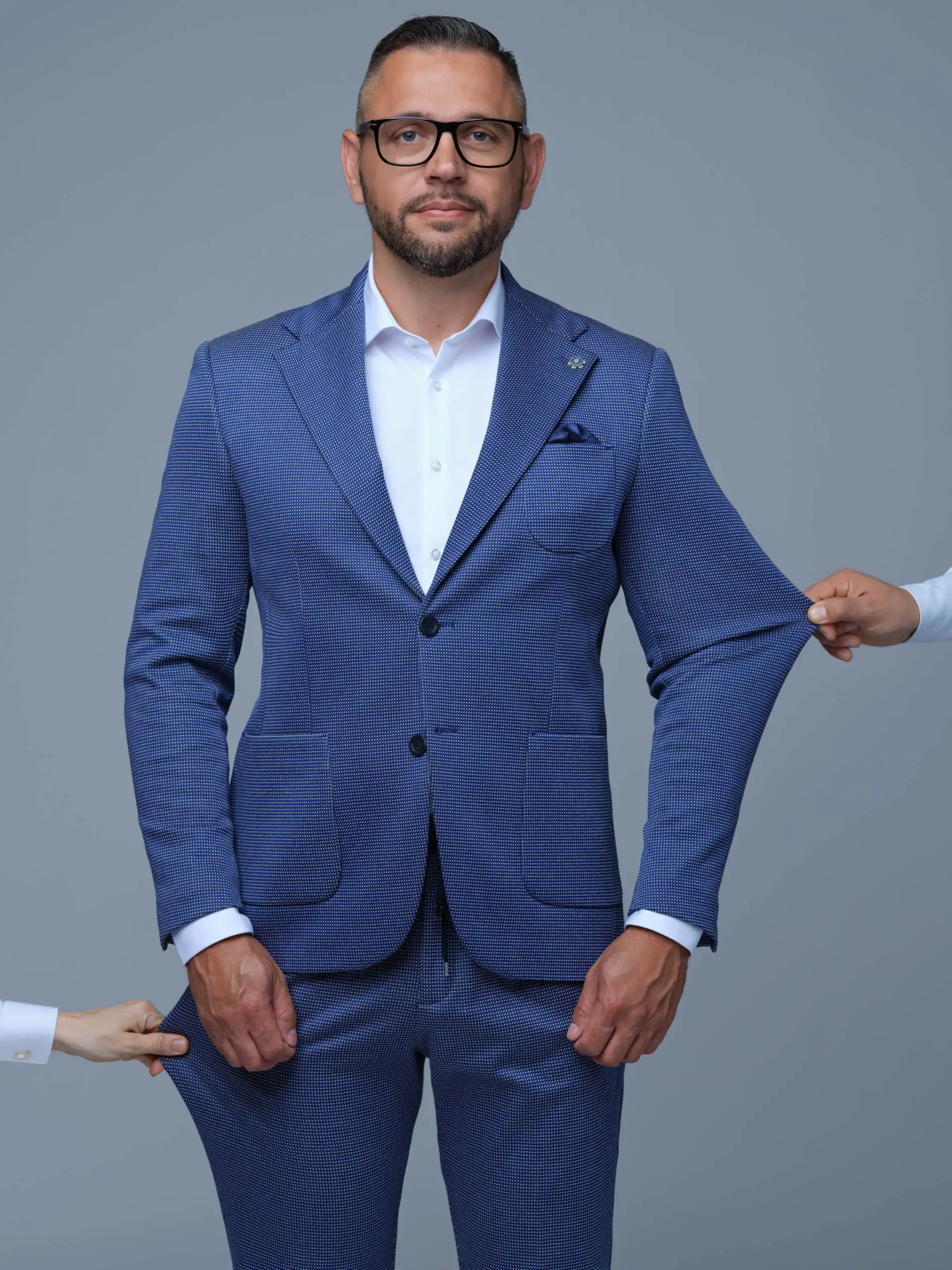 Pánsky športový oblek s jemnou štruktúrou